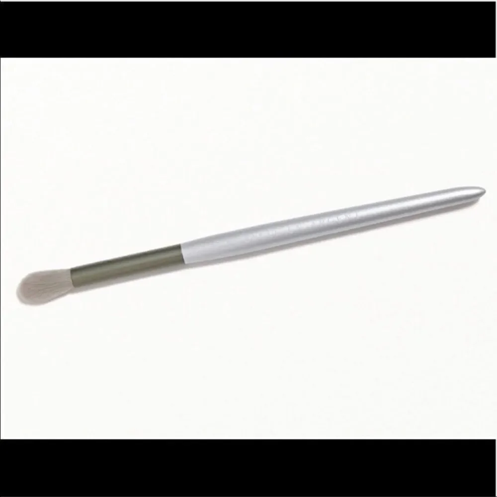 Belle en Argent The Subtly Shady Crease Blend Brush new plus Ipsy drawstring bag